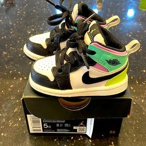 Air Jordan 1 Mid size 4C